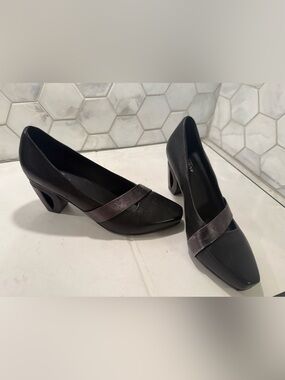 Audley London Black Leather Pump Heels Sz 8.5 Purple Strap Design Block Heel
